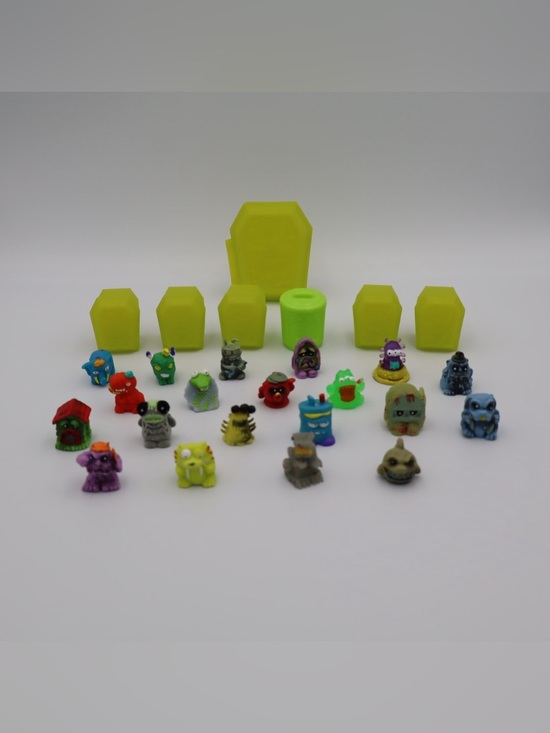 Moose Other - The Trash Pack Series lot of 22 Trashies Moose mini figures